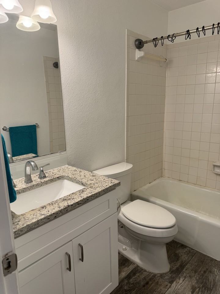 521 Cutty Trl #B - Photo 7 of 11