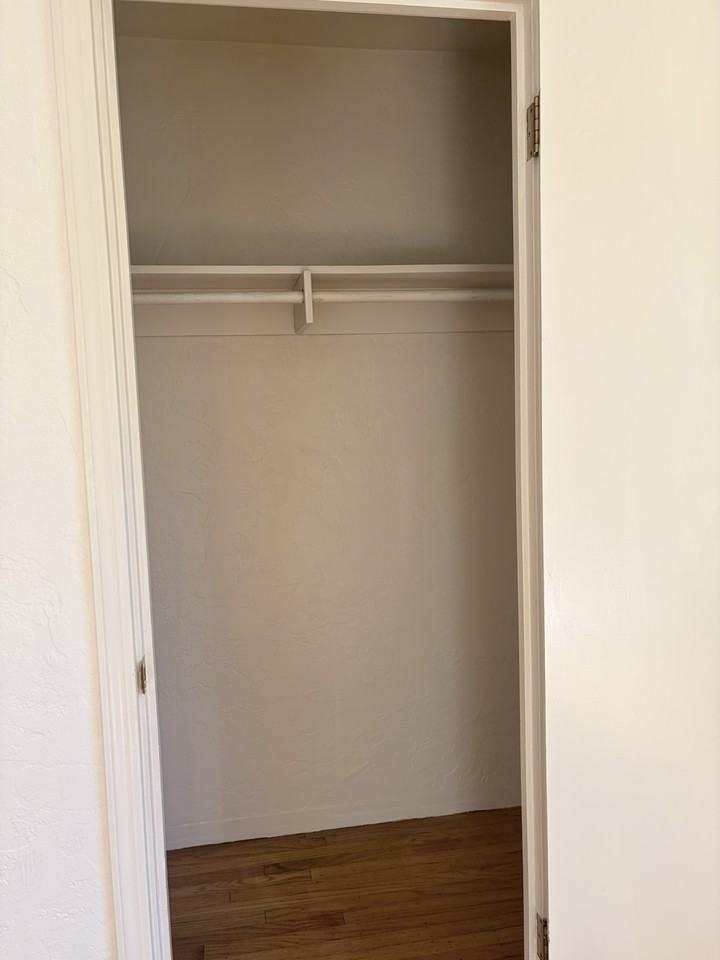 Linda Ct #NA - Photo 7 of 11