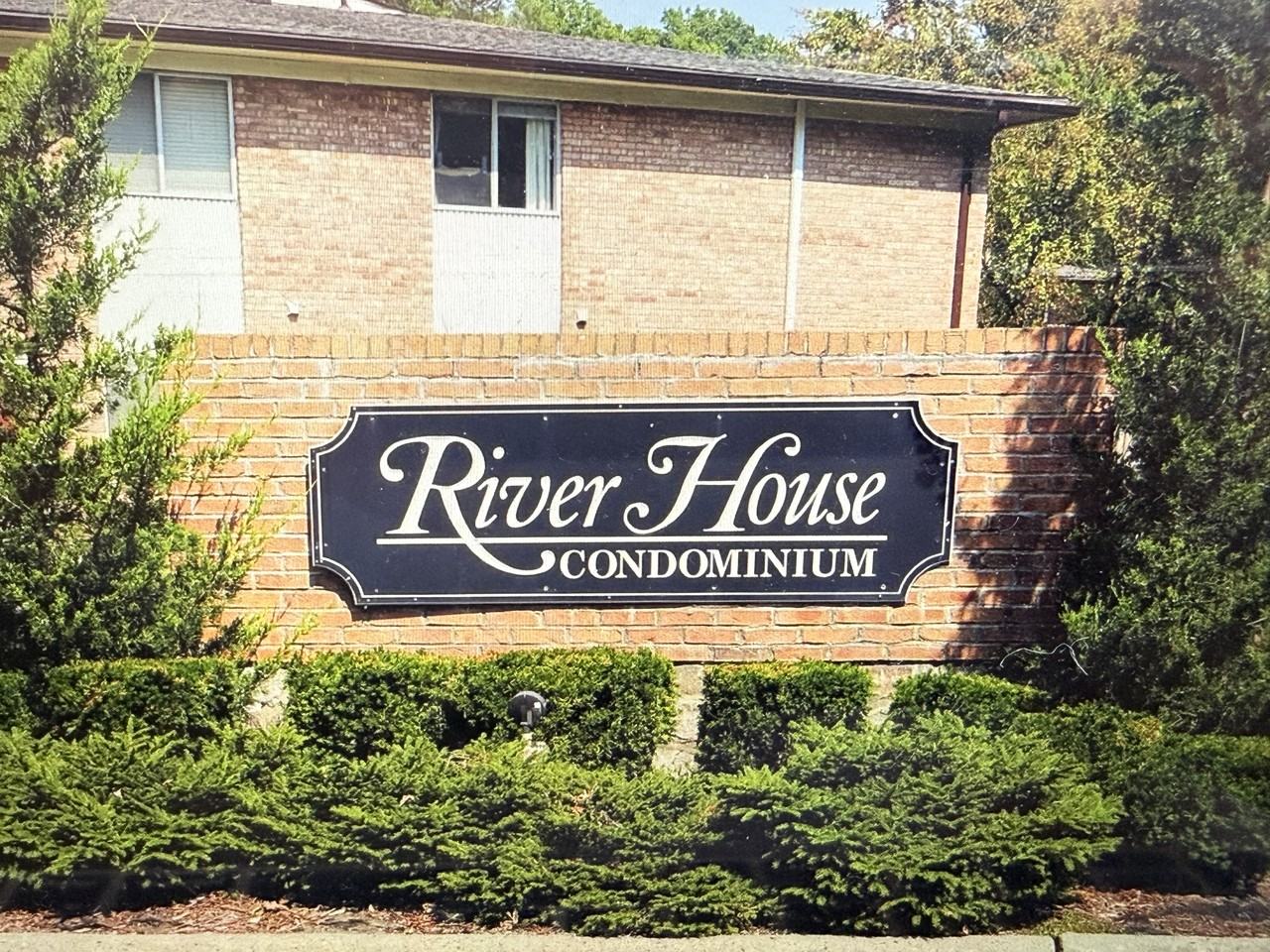 1249 Island Dr #202