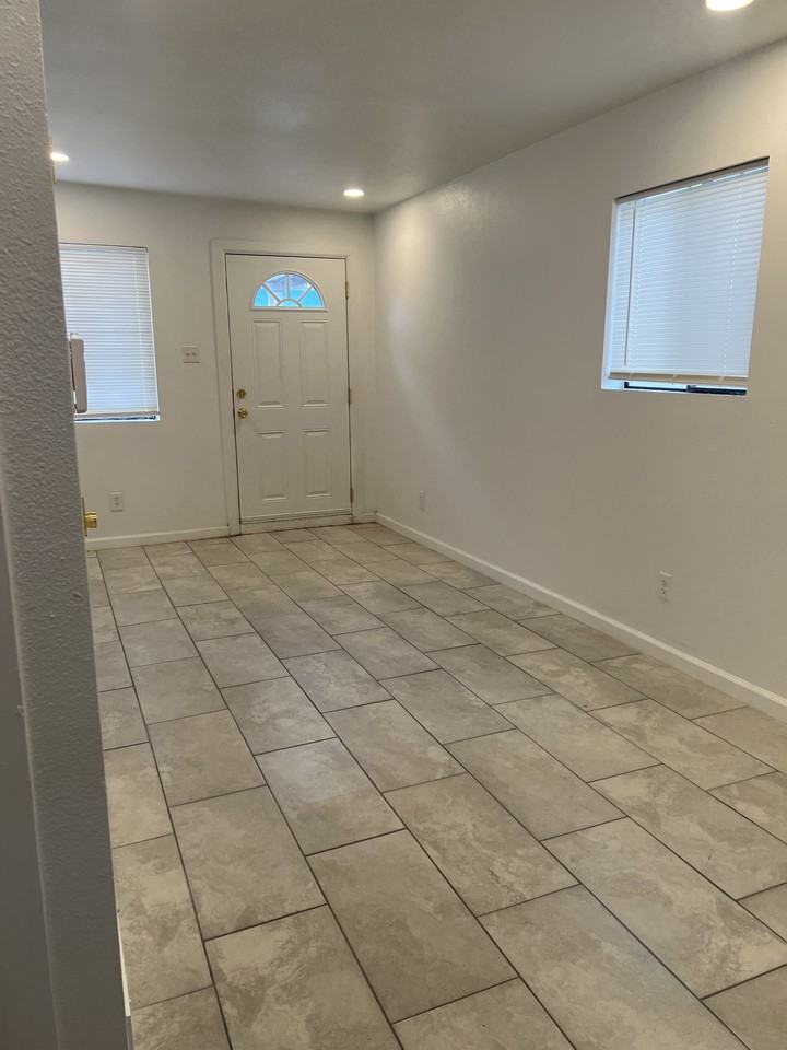 1111 Radford St #B - Photo 3 of 8