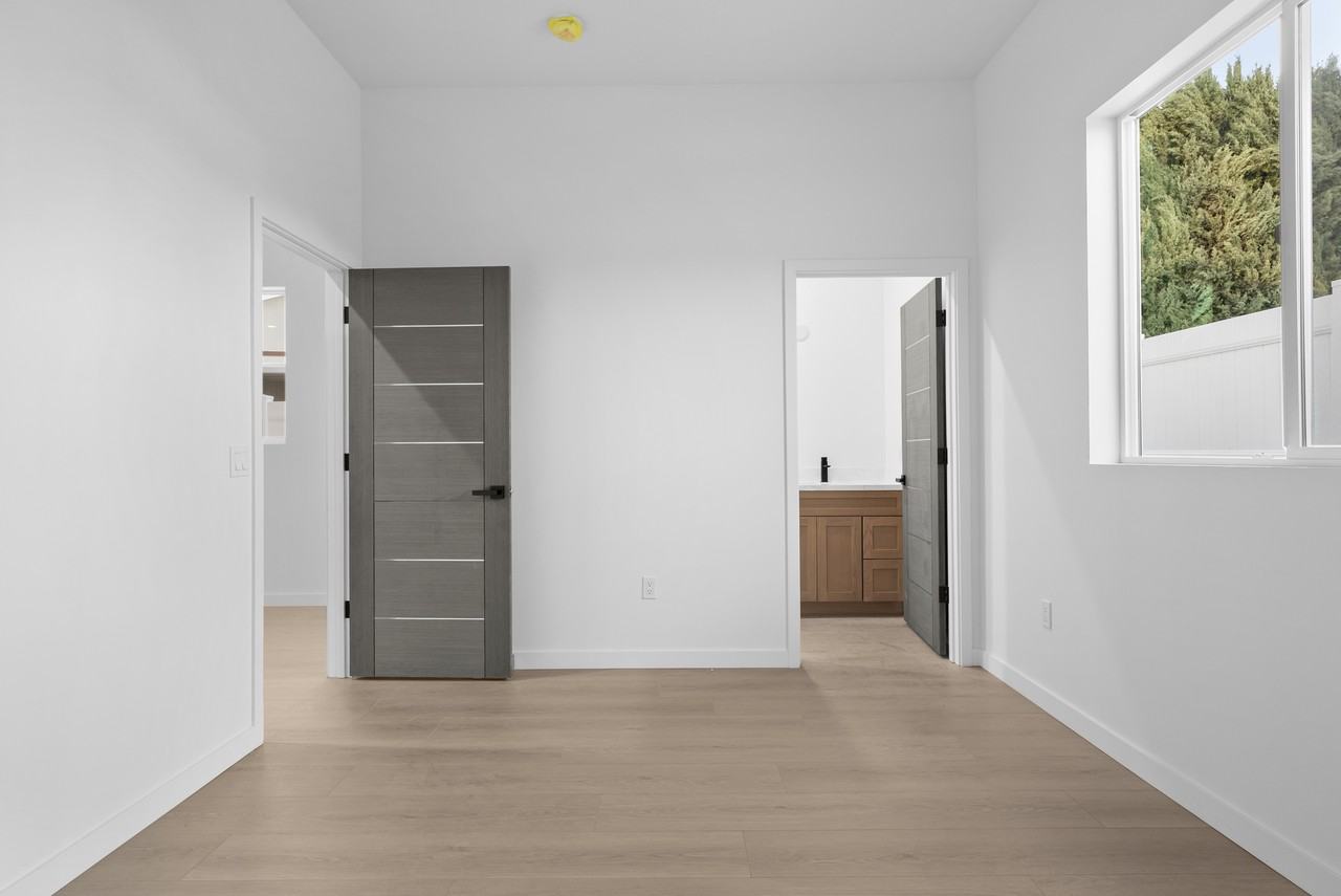 8730 Etiwanda Ave #4 - Photo 6 of 7