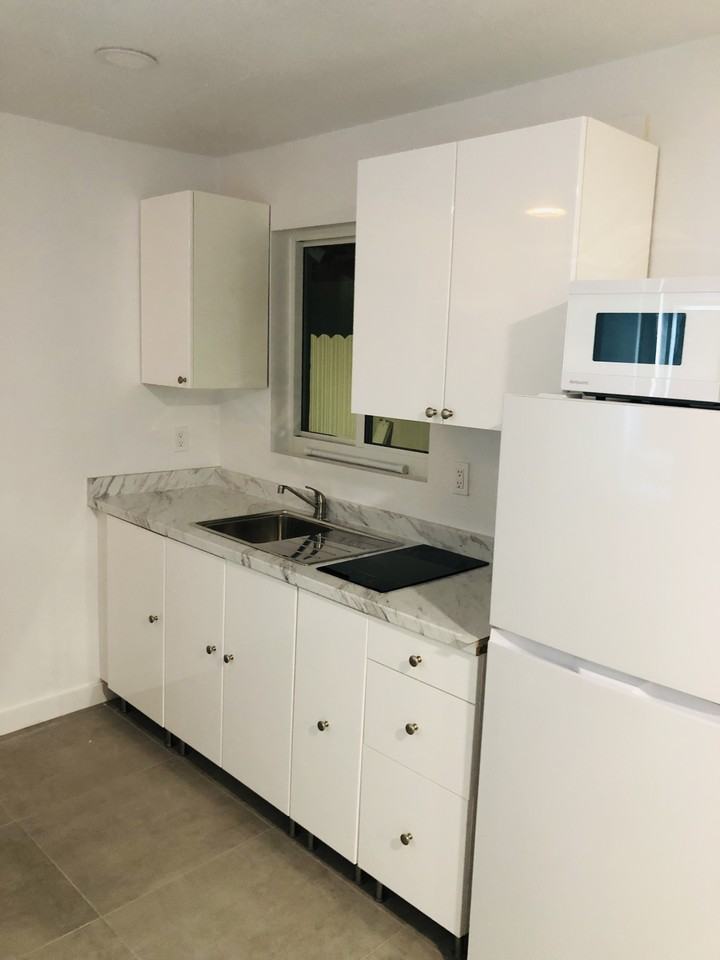1244 W 27th St #1244 - Photo 2 of 7