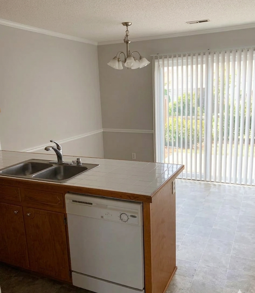 2128 Flagstone Ct #G9 - Photo 4 of 6