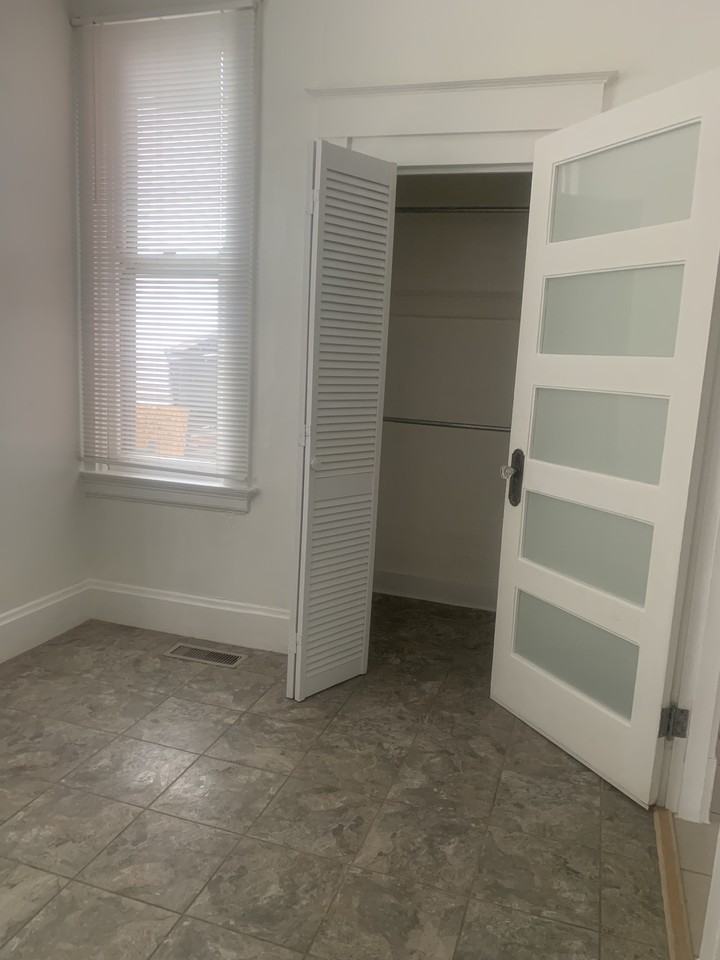 911 Putnam St #2 - Photo 5 of 19
