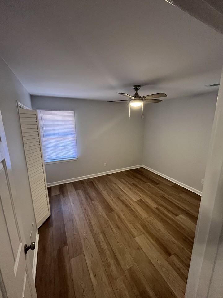 12 Oakwood Dr #12 - Photo 4 of 7