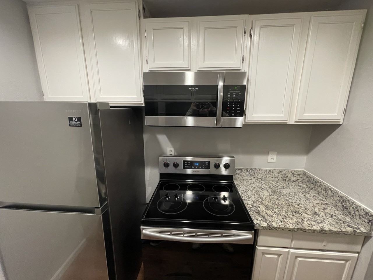 821 W Harwood Rd #D - Photo 6 of 9
