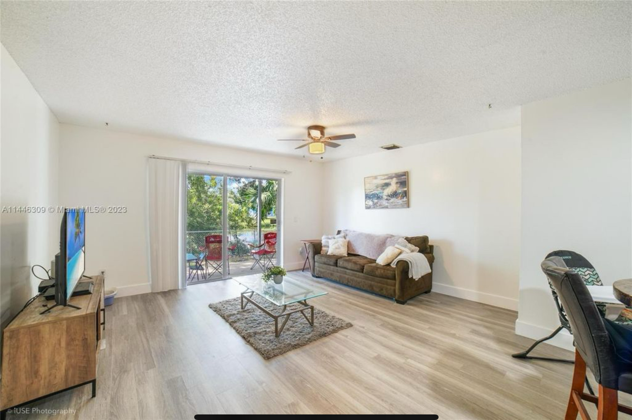 839 Sw 8th St #1 - Photo 4 of 7