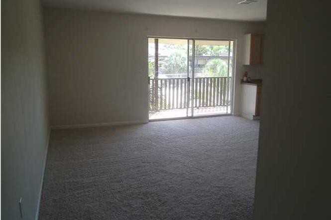 402 Marshall Ct Nw #6 - Photo 3 of 9