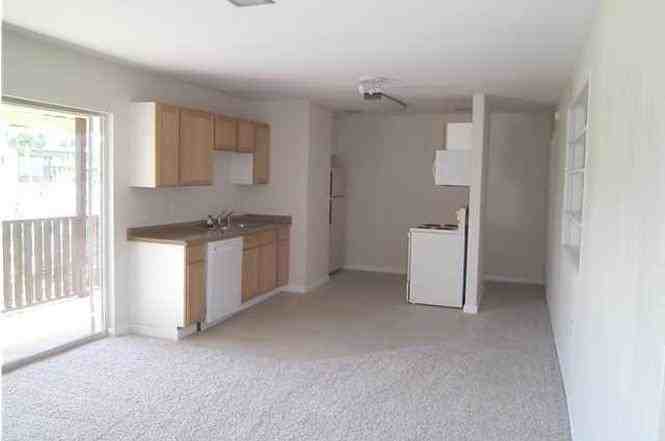 402 Marshall Ct Nw #6 - Photo 6 of 9