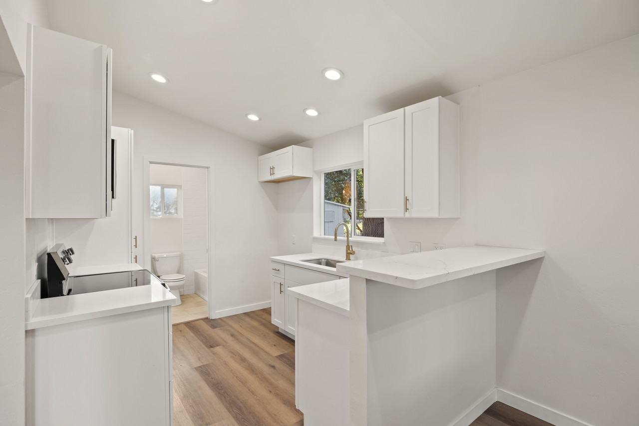578 E 9th Ave #NA - Photo 7 of 21