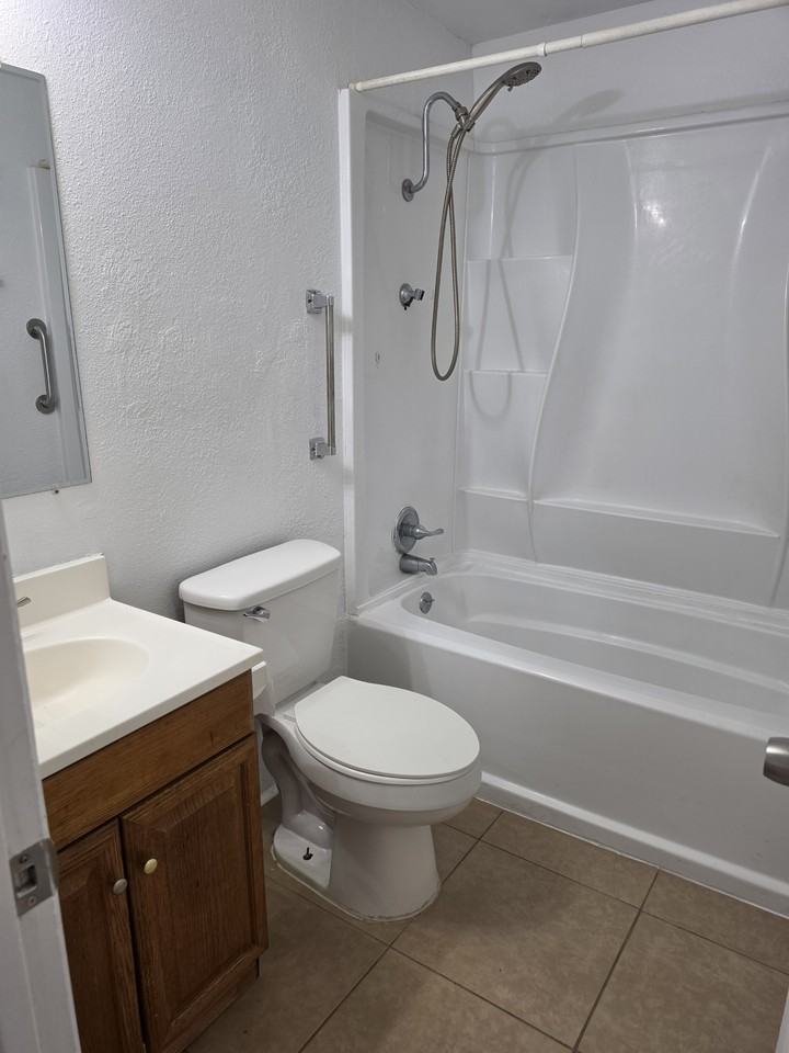 995 N Arcadia Ave #995 - Photo 2 of 3