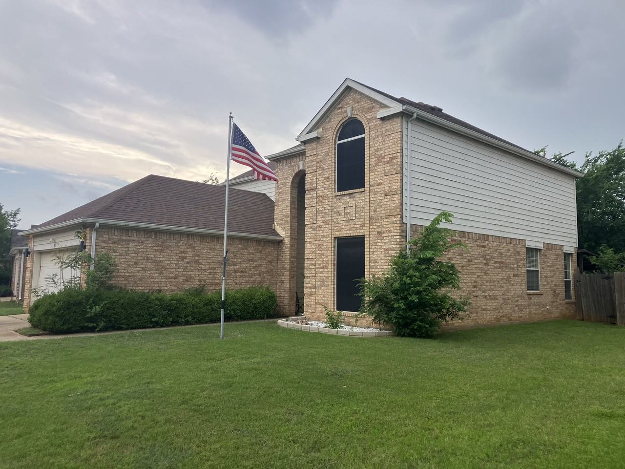 916 Lake Bluff Dr #NA - Photo 2 of 18