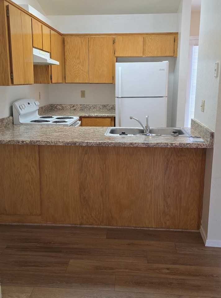 R2816 - Photo 2 of 2