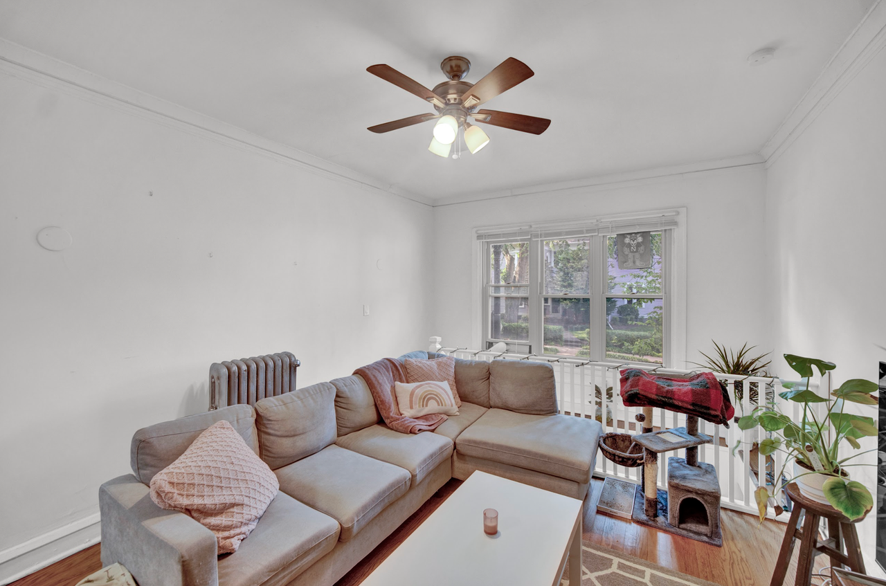 1024 Noyes St. - Photo 6 of 27