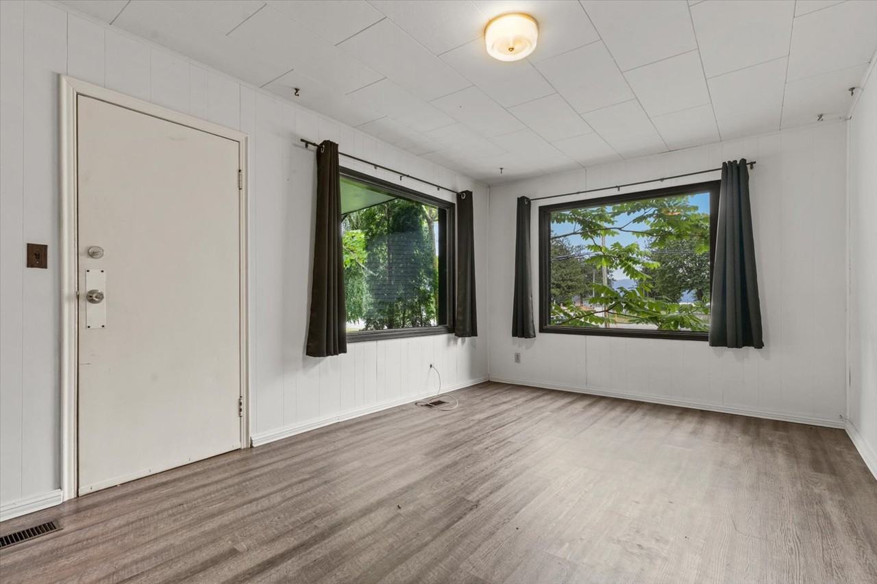 231 Spruce Street - Photo 4 of 25