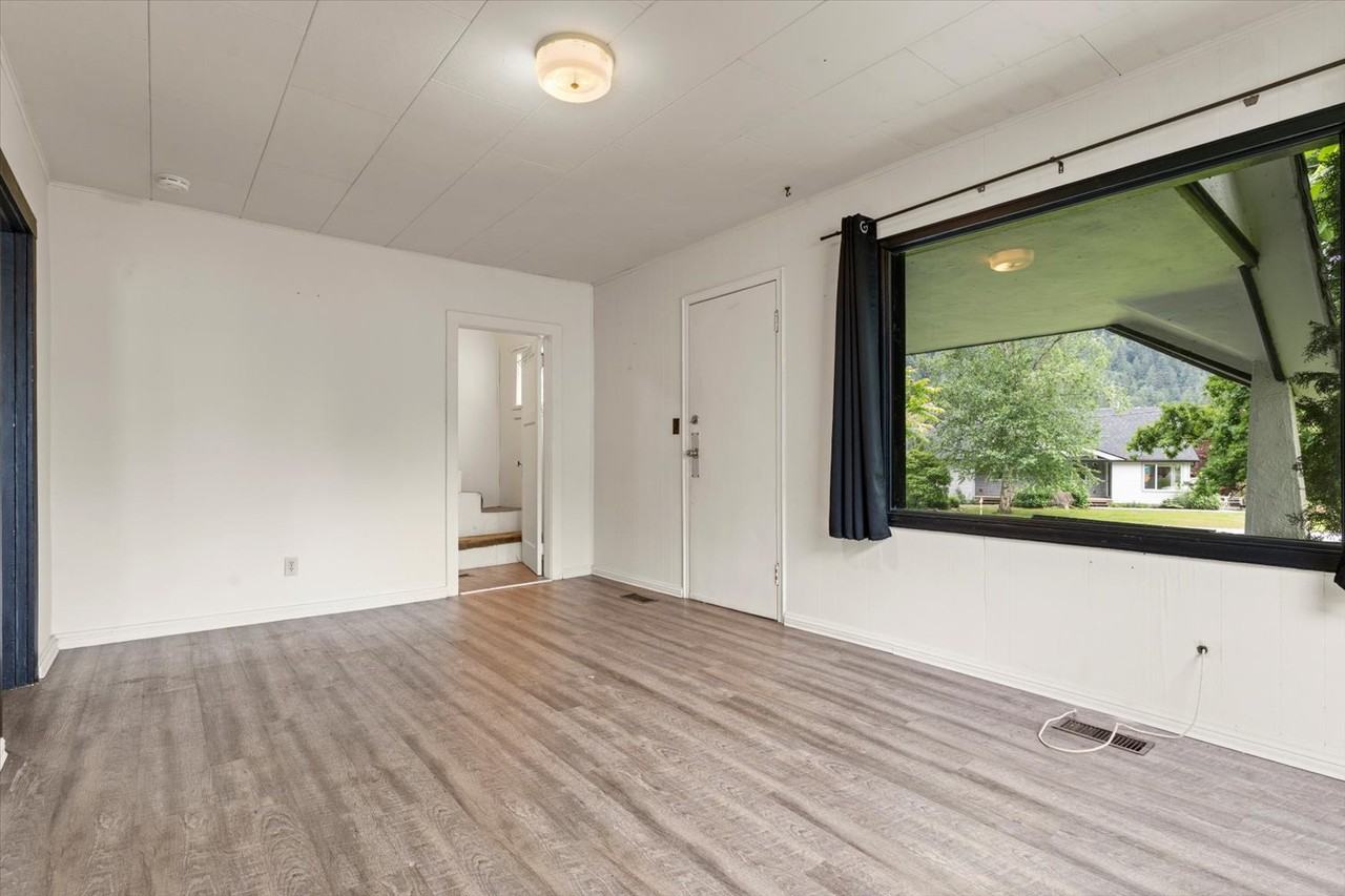 231 Spruce Street - Photo 5 of 25