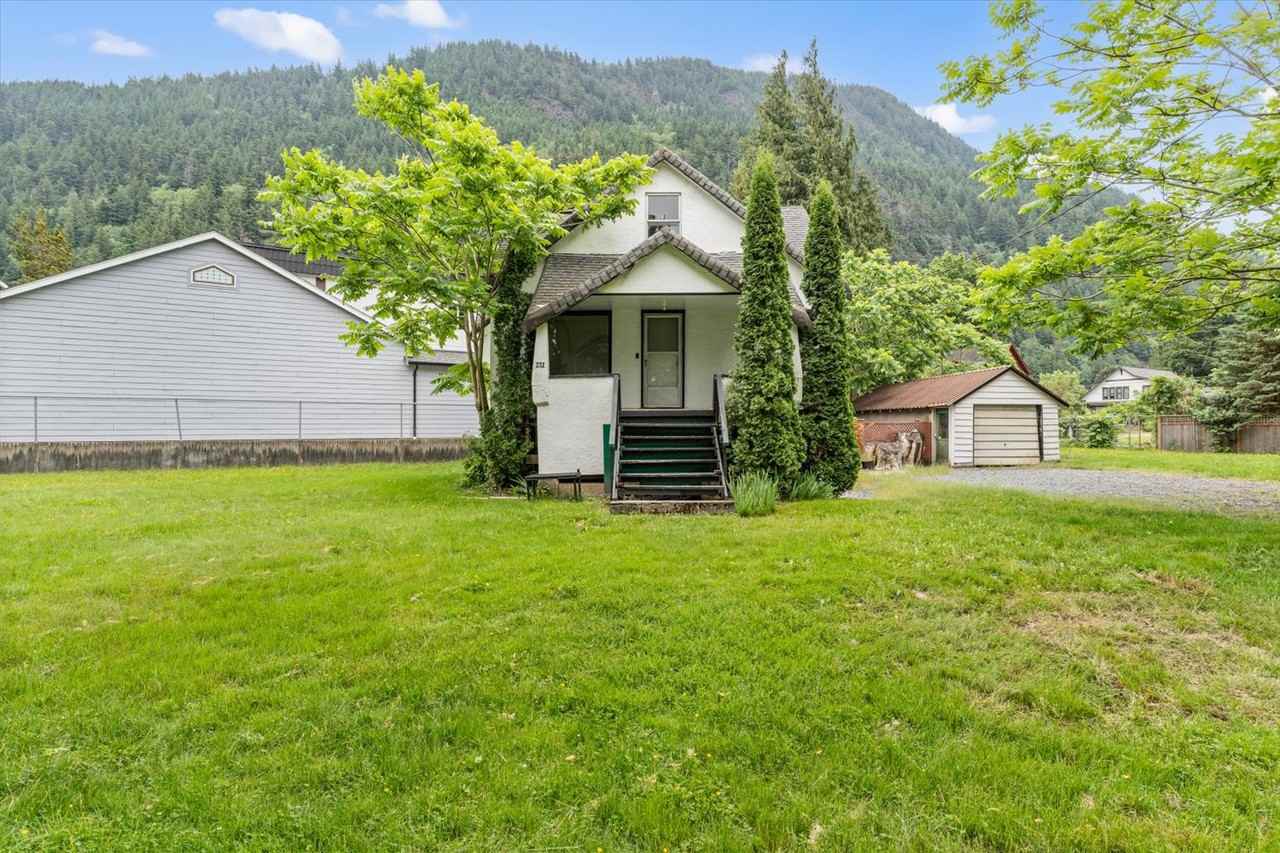 231 Spruce Street - Photo 2 of 25