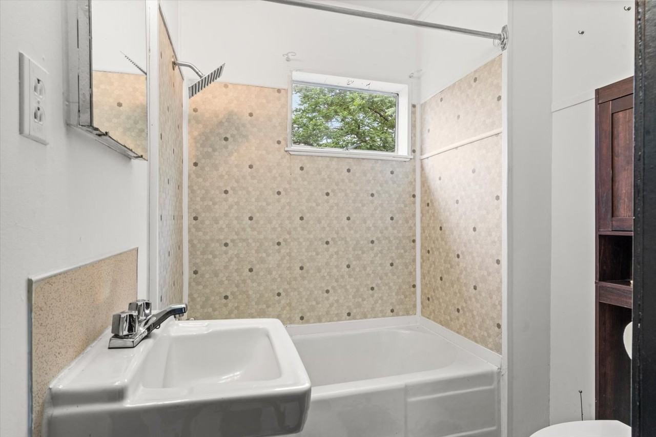 231 Spruce Street - Photo 7 of 25