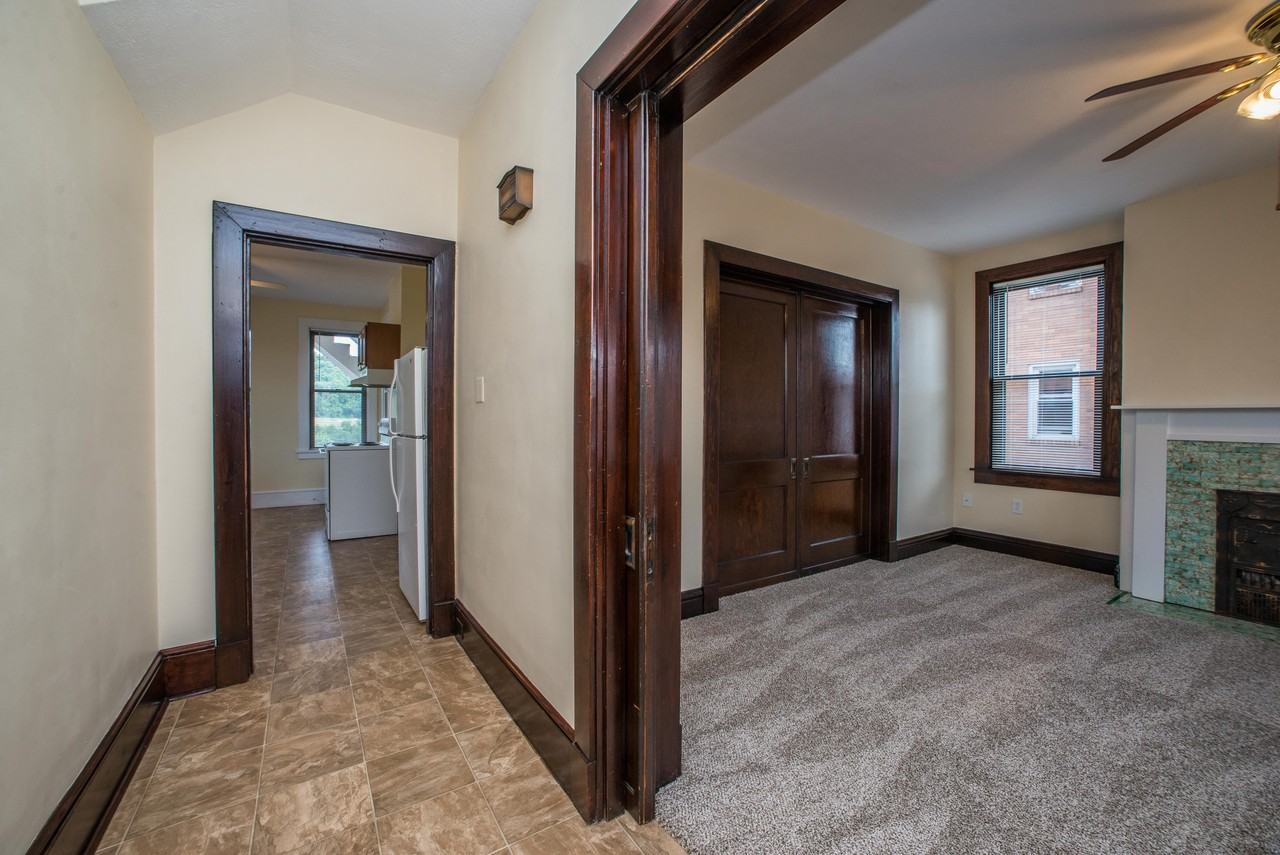 418 Chartiers Ave #B - Photo 7 of 38