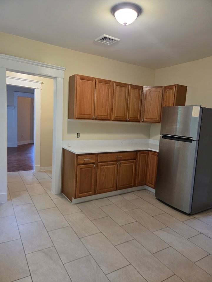 654 George St #3 - Photo 6 of 9