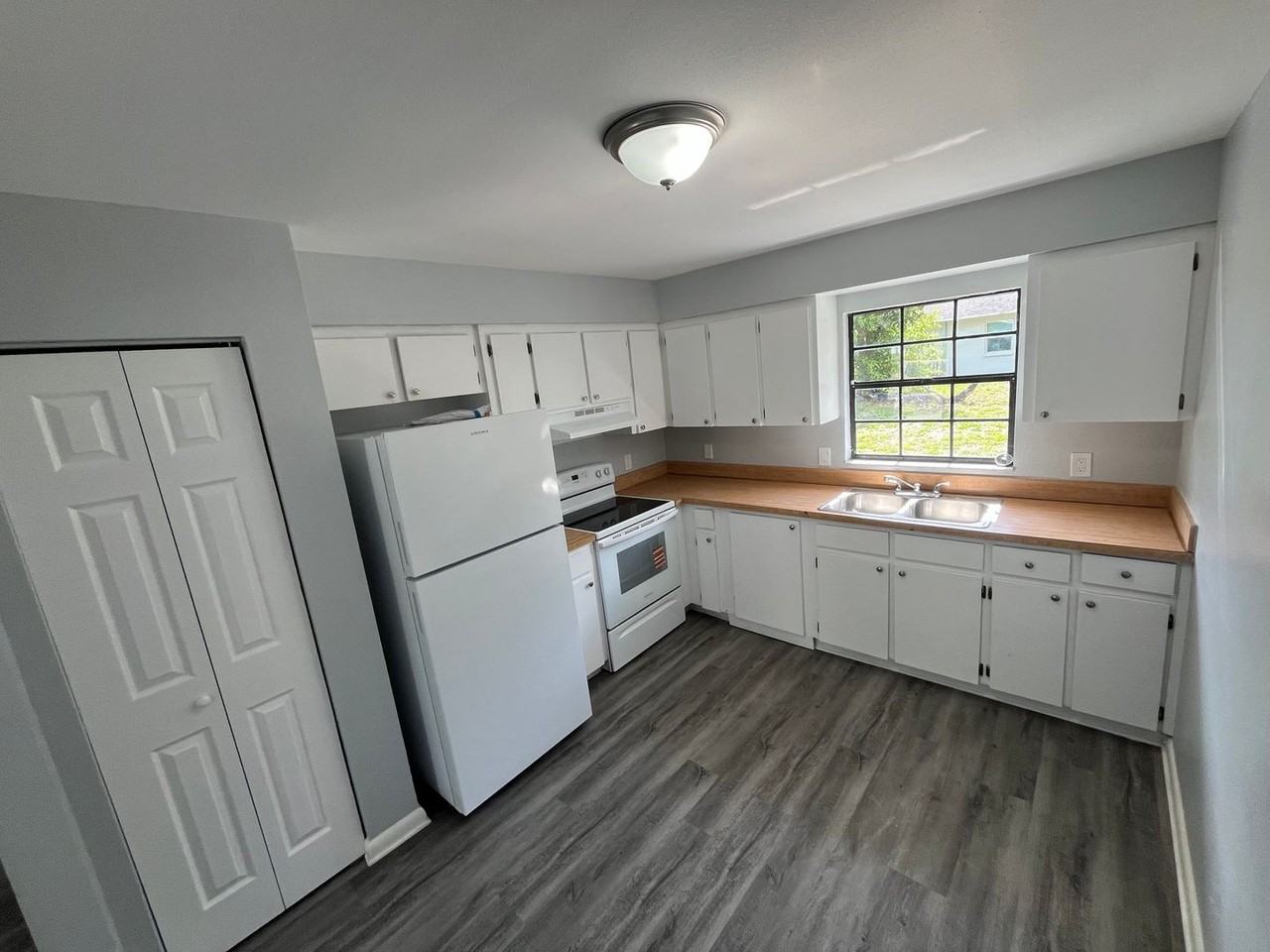 524 Montana Ave - Photo 5 of 6