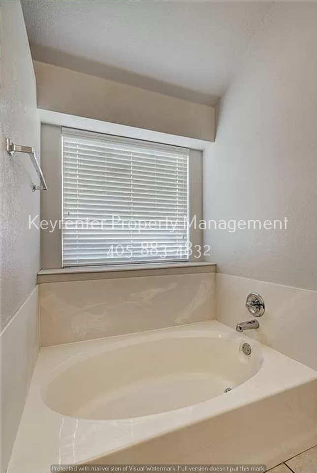 2404 Nw 161st St - Photo 3 of 36