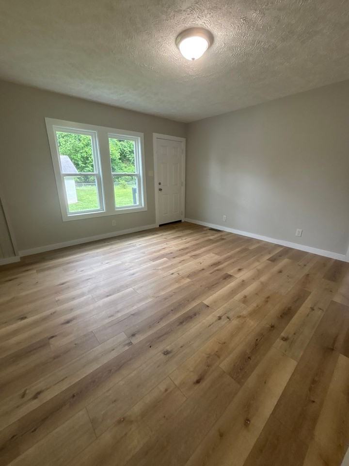 201 Arrowhead St - Photo 3 of 11