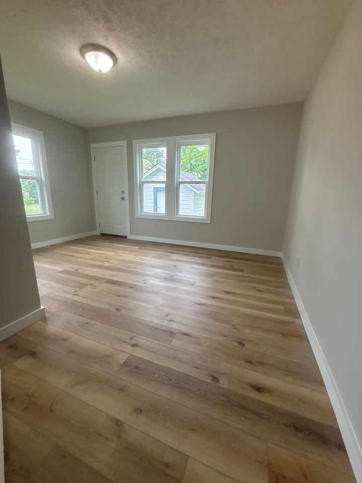 201 Arrowhead St - Photo 4 of 11