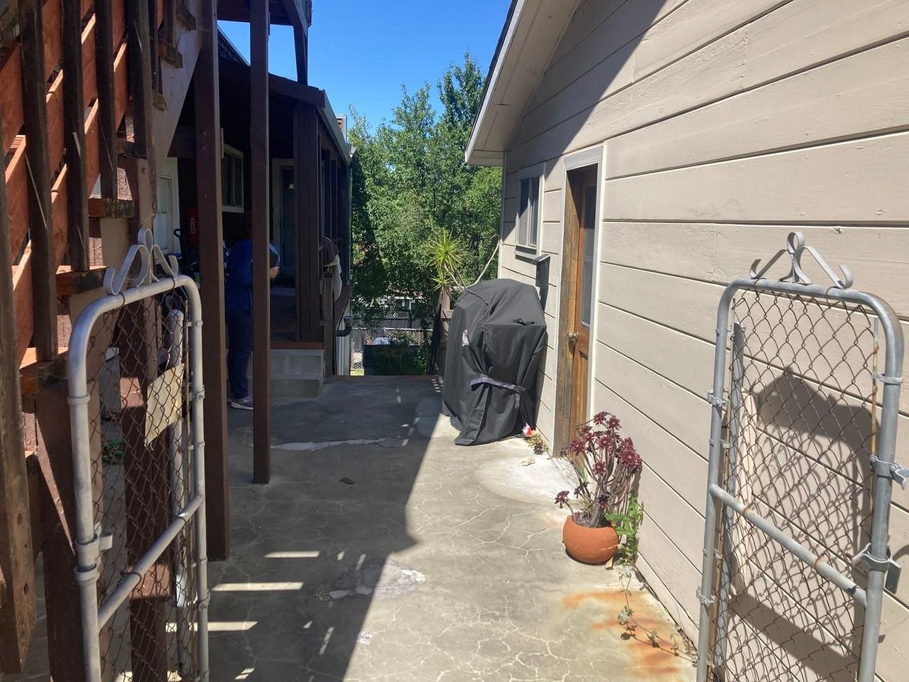 615 E I St - Photo 2 of 29