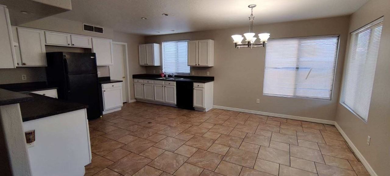 1385 E Betsy Ln - Photo 4 of 14