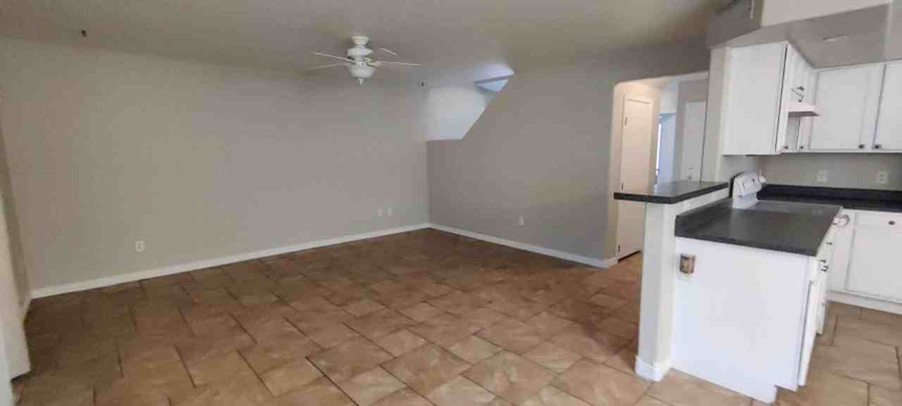 1385 E Betsy Ln - Photo 5 of 14