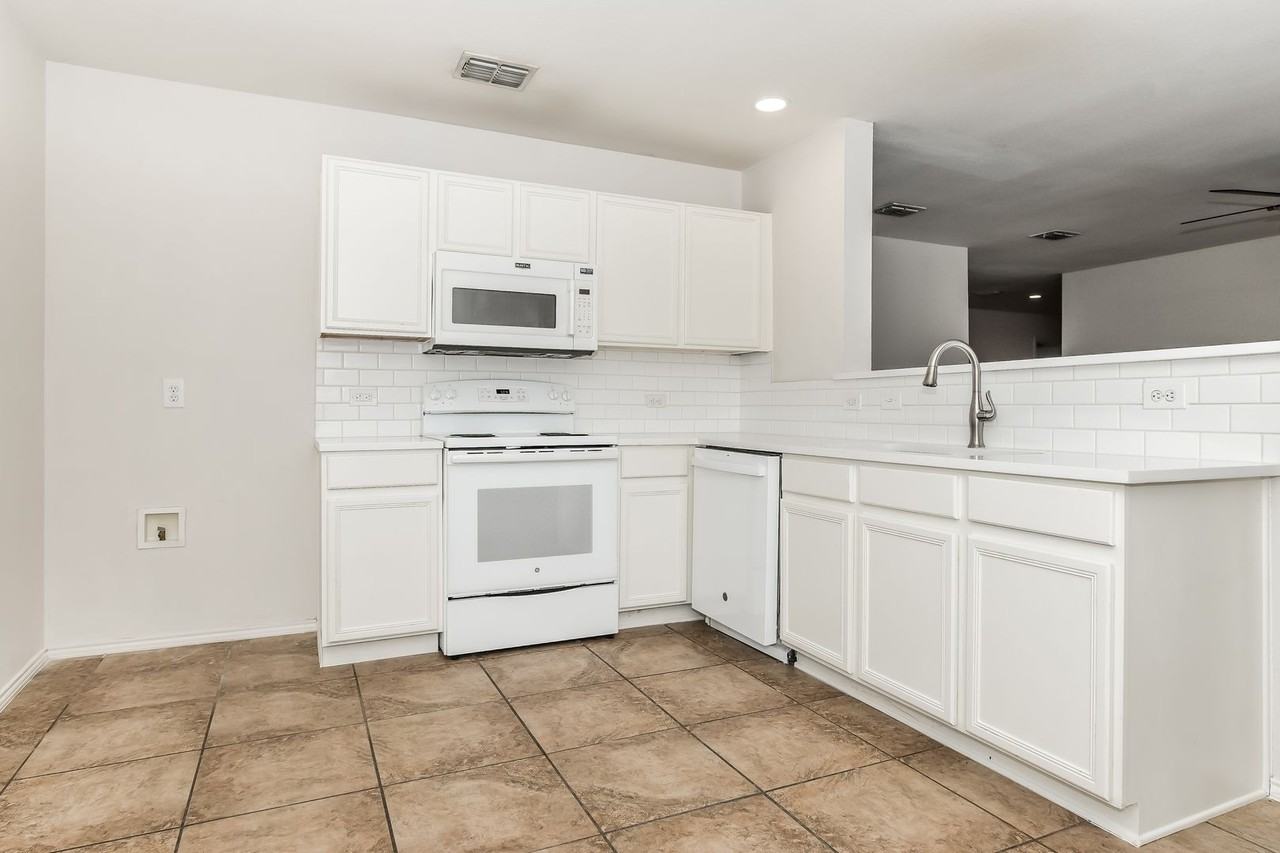 2704 Redwood St - Photo 7 of 22