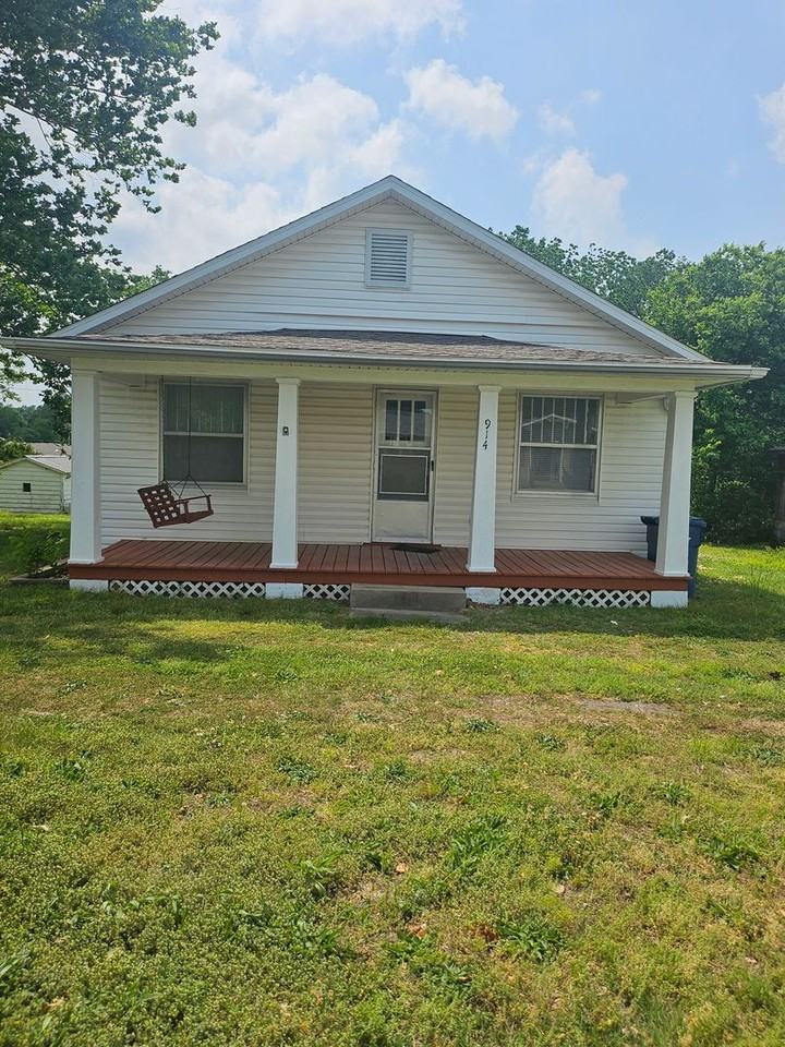 914 Rex Ave
