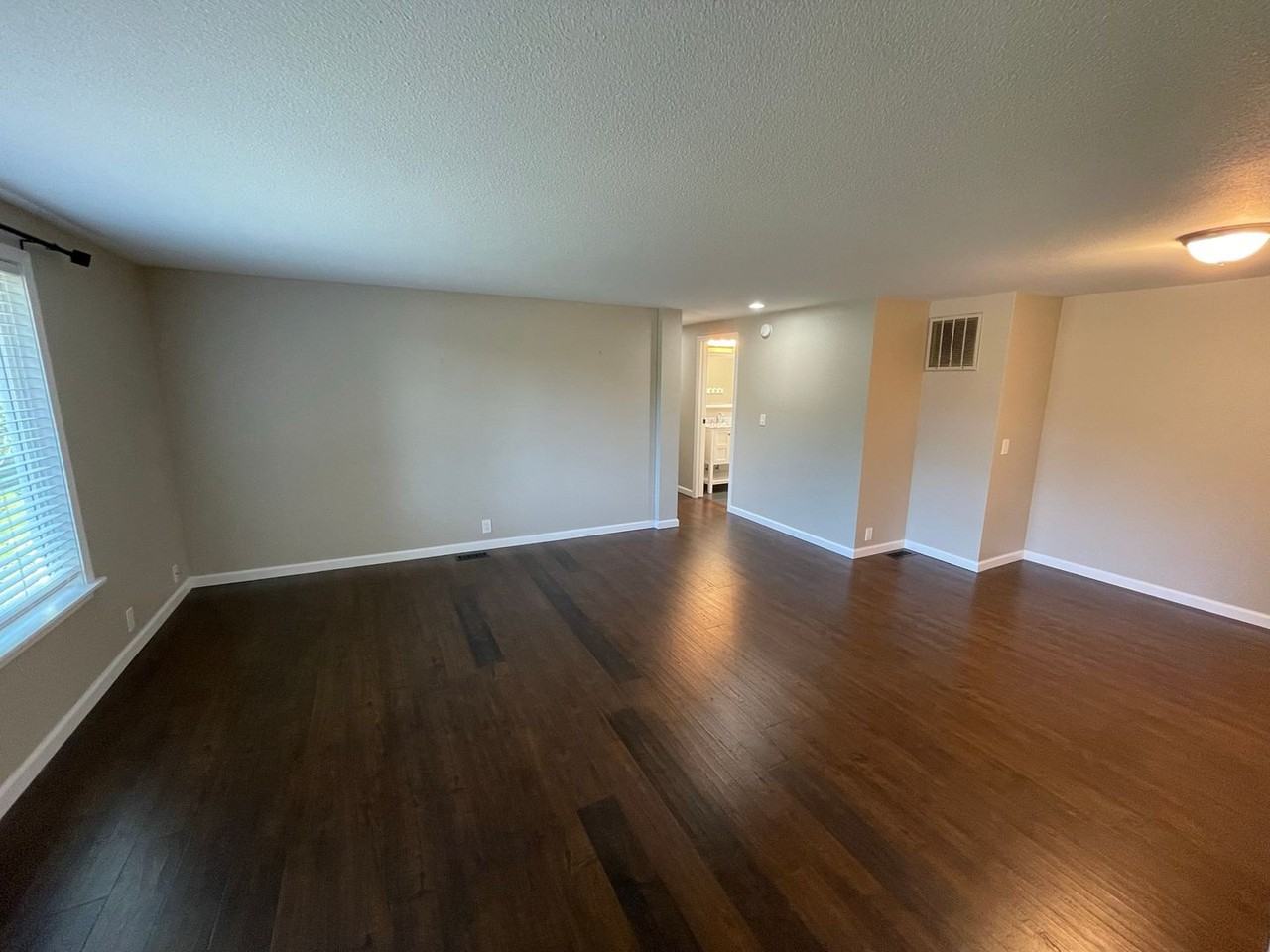 4113 Kingsway - Photo 6 of 28