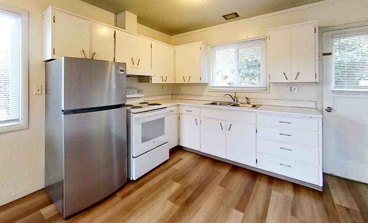 200 Grover Street - Photo 5 of 18
