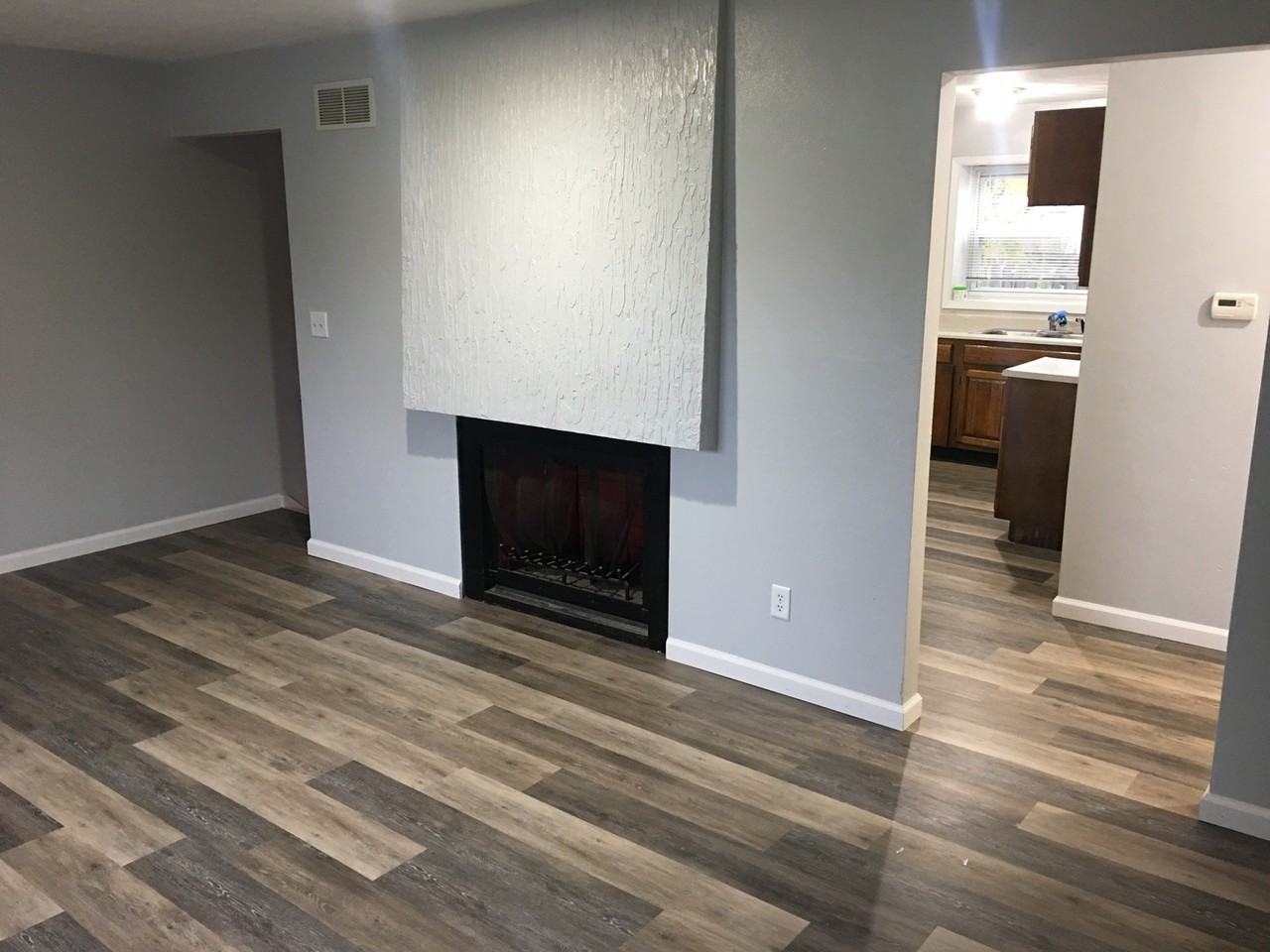 729 W 61st St - Photo 3 of 28
