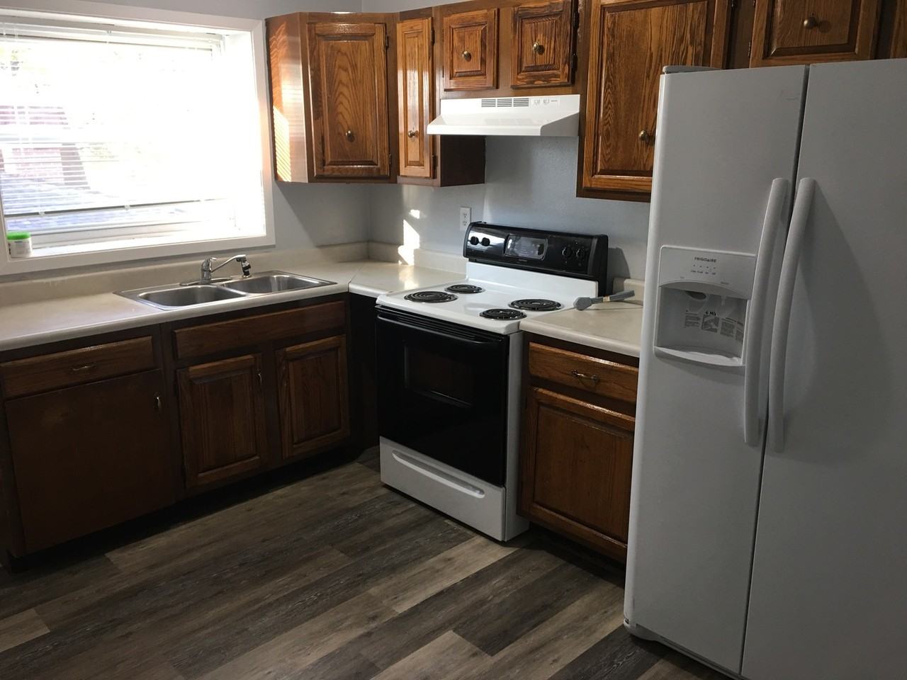 729 W 61st St - Photo 5 of 28