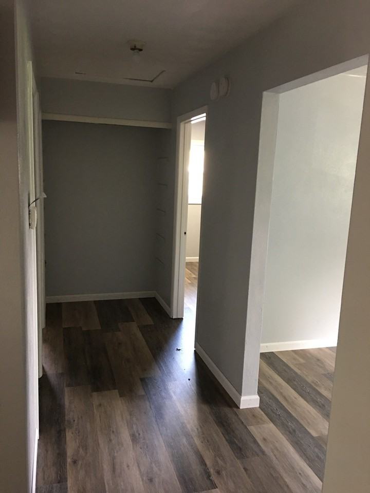 729 W 61st St - Photo 6 of 28