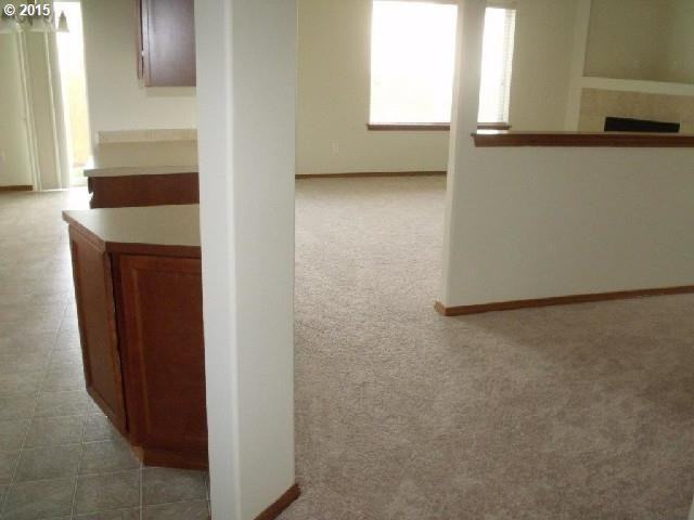 7711 Ne 92nd Ave - Photo 2 of 11