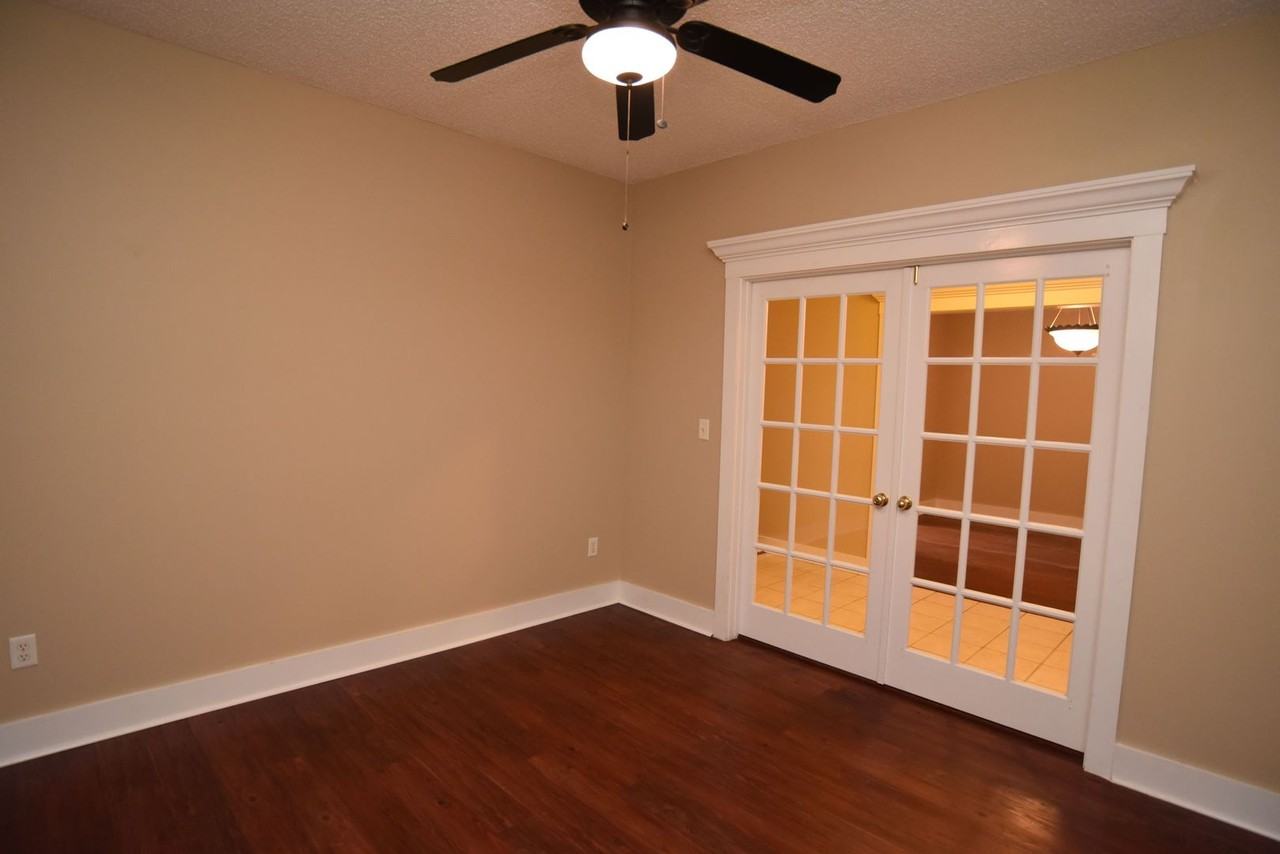 362 Bristol Way - Photo 2 of 18