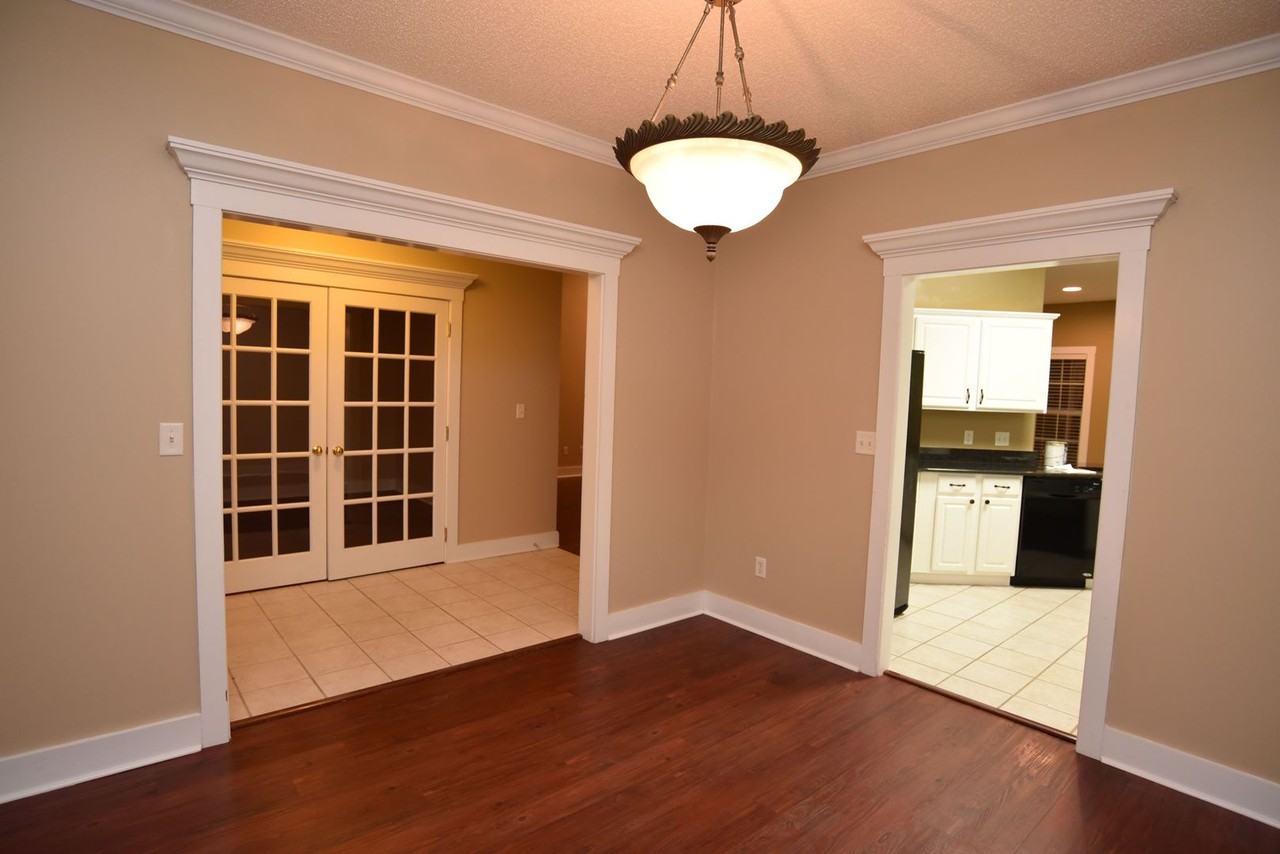 362 Bristol Way - Photo 3 of 18