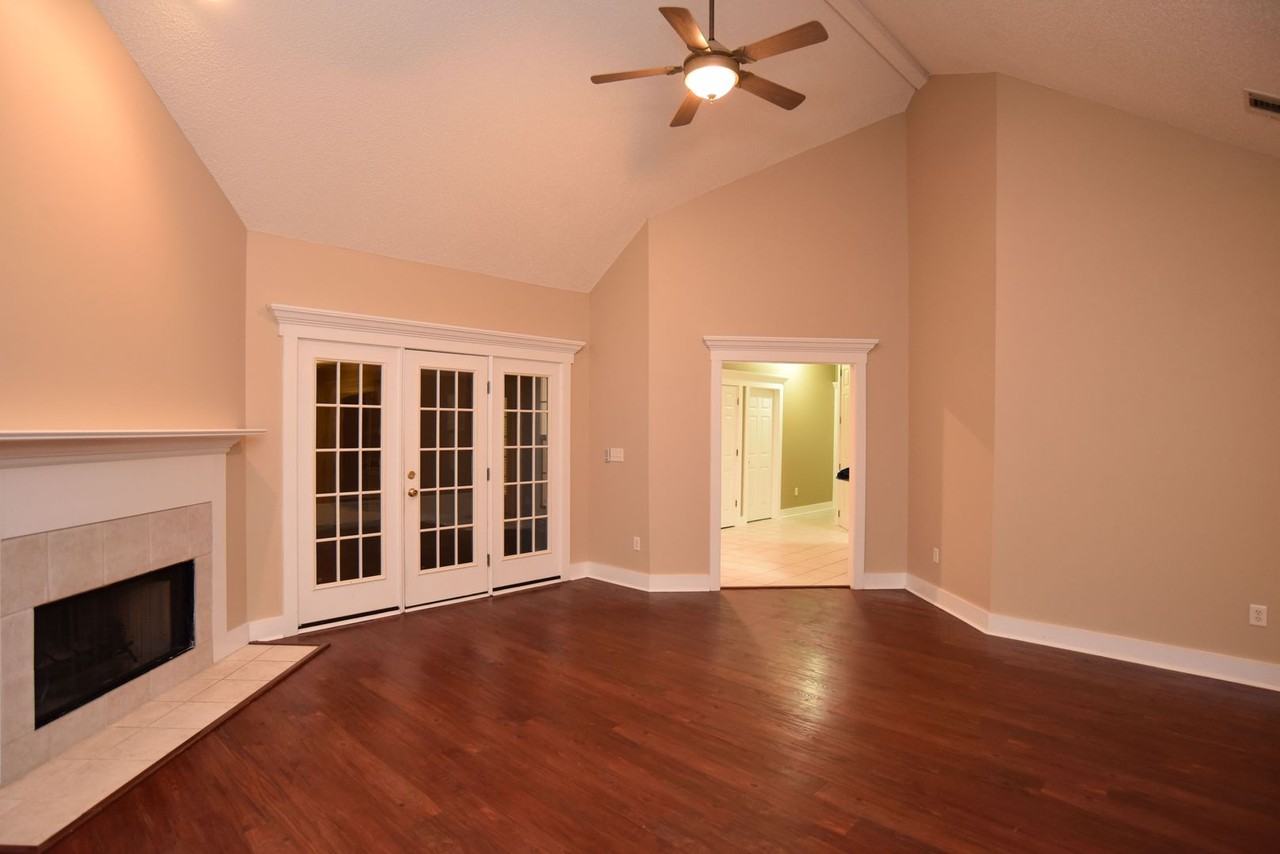 362 Bristol Way - Photo 4 of 18
