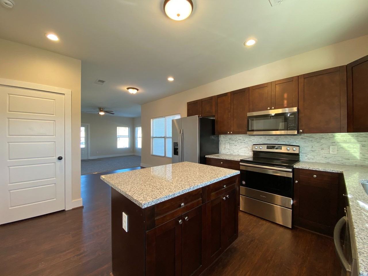 6206 Cathwick Dr - Photo 7 of 43