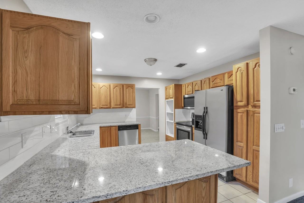 3917 Tara Hall Dr - Photo 5 of 21