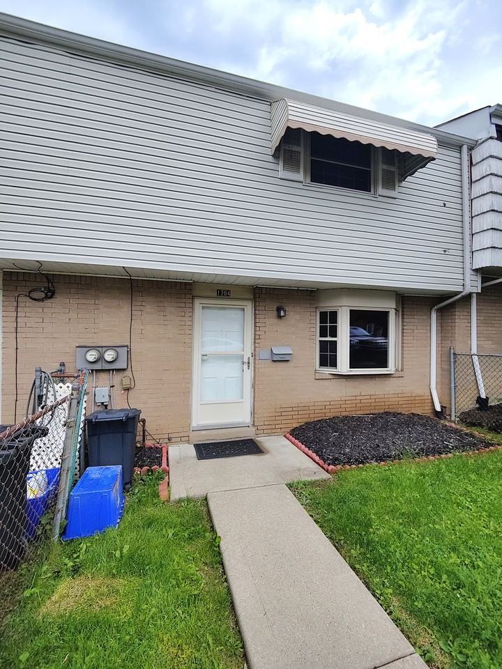 1704 Anna Ave - Photo 2 of 26