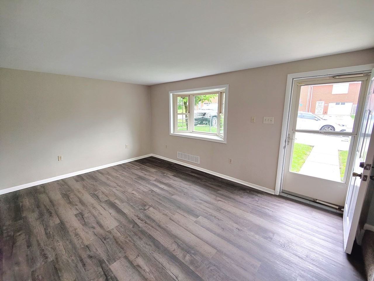 1704 Anna Ave - Photo 4 of 26