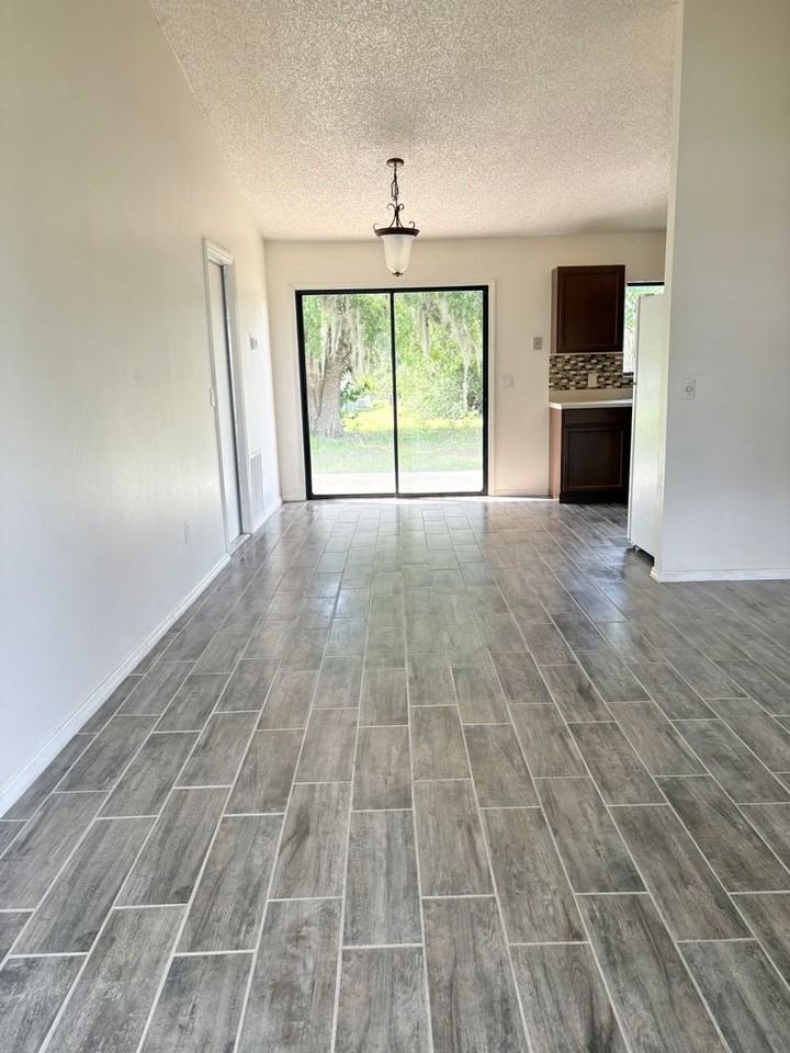 310 Oak Lane Pass - Photo 3 of 6