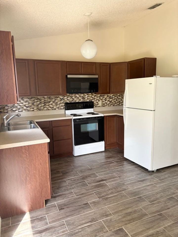 310 Oak Lane Pass - Photo 5 of 6