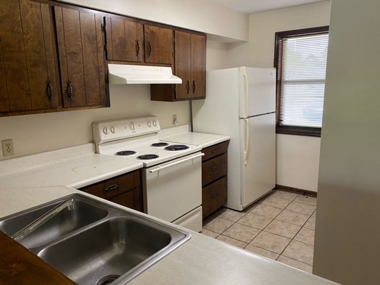 2714 Tyndall Dr - Photo 3 of 11