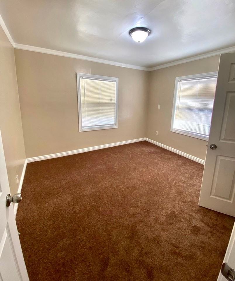 2712 Cutting Blvd - Photo 3 of 13